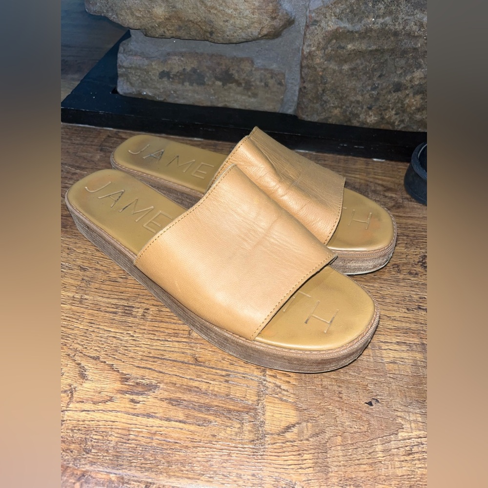 James smith size 39 leather band wooden heel causal slip on sandals EUC